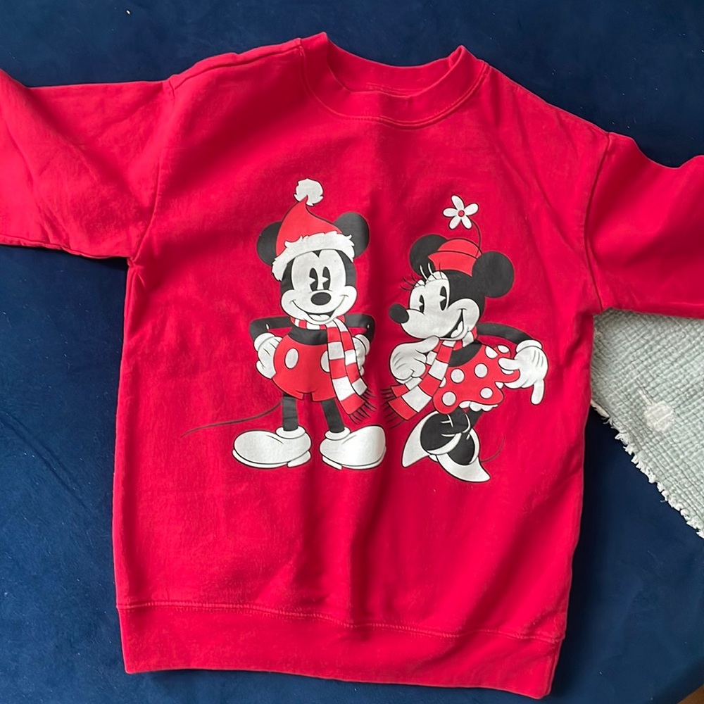 Disney Mickie Mouse winter-themed sweatshirt size M kids